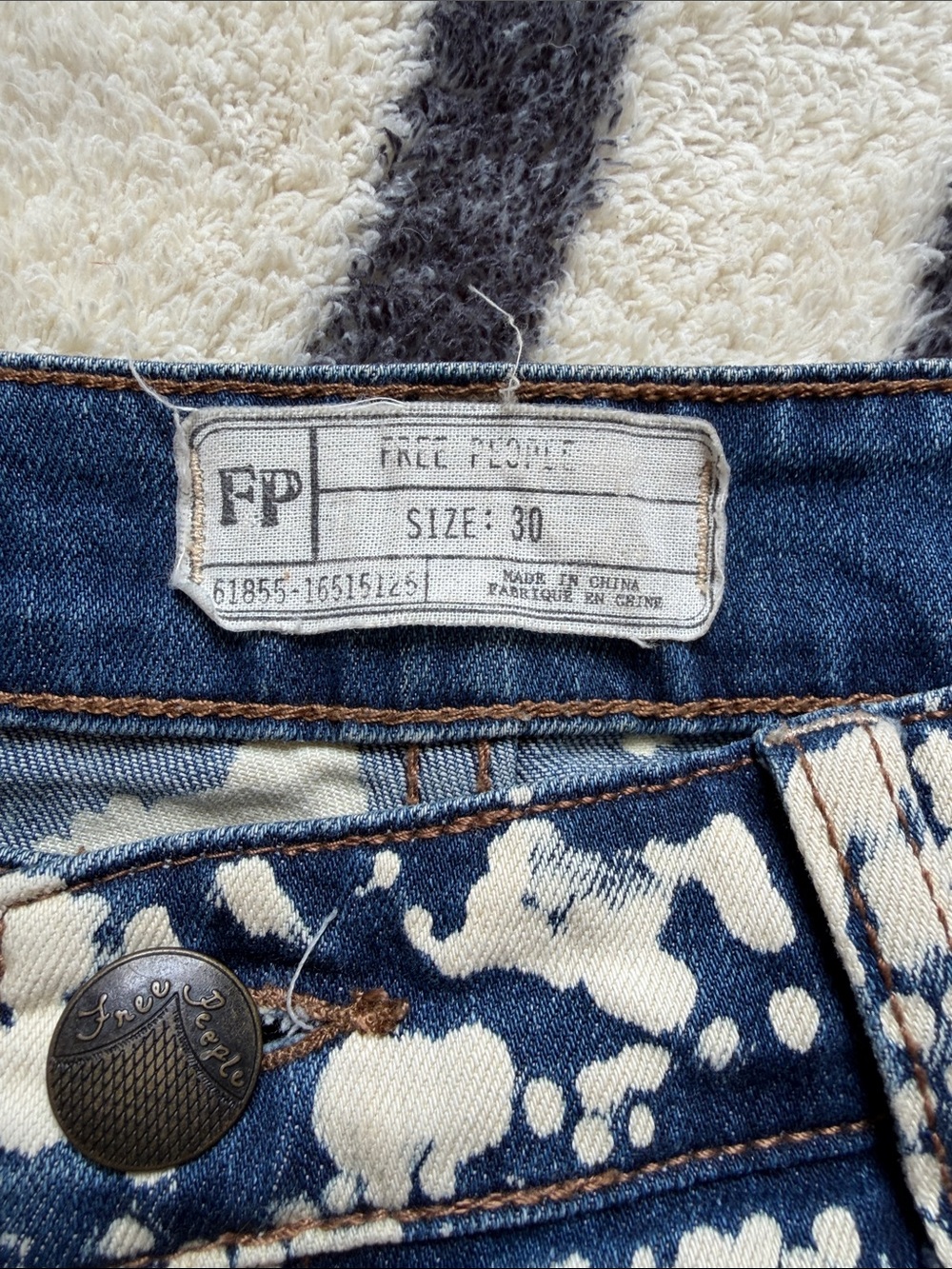 Free People Discharge Bali flare jeans “Malaya” print Size 30 - Picture 2 of 11